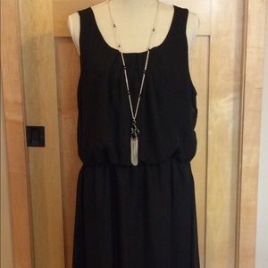 Hi/low sleeveless black dress